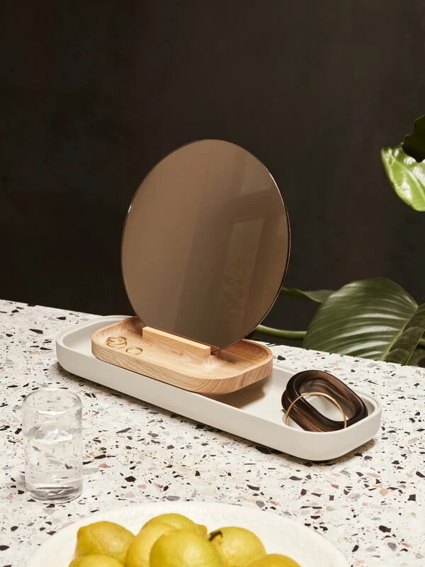 Fritz Hansen KN Slide Tischspiegel, Esche – Grauer Beton 5 Fritz Hansen KN Slide Tischspiegel, Esche – Grauer Beton – Bild 3