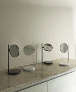 Normann Copenhagen Pose Tischspiegel, Schwarz -Wohnaccessoires Angebote 2022 Pose Mirror Group Black White