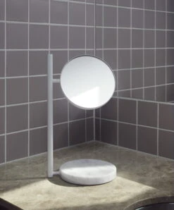 Normann Copenhagen Pose Tischspiegel, Weiß -Wohnaccessoires Angebote 2022 Pose Mirror White 03