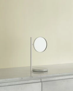 Normann Copenhagen Pose Tischspiegel, Weiß -Wohnaccessoires Angebote 2022 Pose Mirror White 05