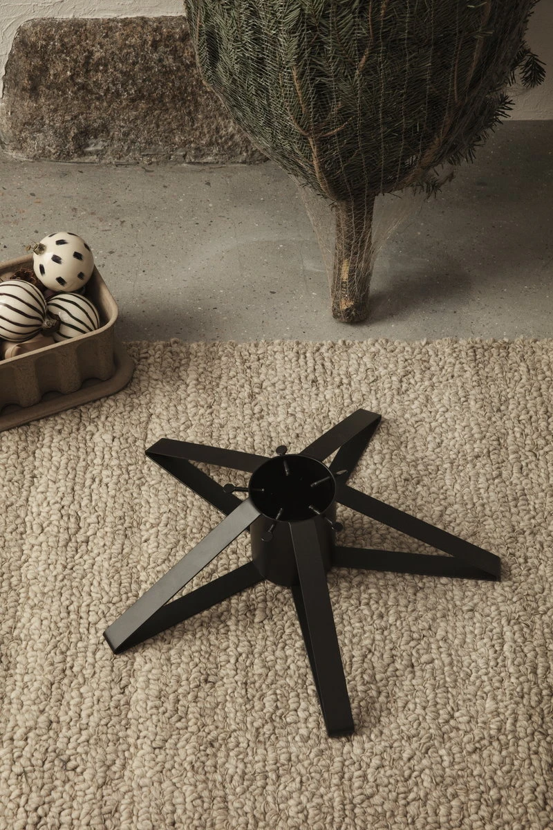 Ferm LIVING Weihnachtsbaumständer, Schwarz 5 Ferm LIVING Weihnachtsbaumständer, Schwarz – Bild 3