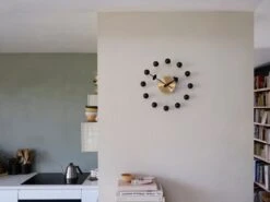 Vitra Ball Clock, Schwarz/Messing -Wohnaccessoires Angebote 6470034 Ball Clock master