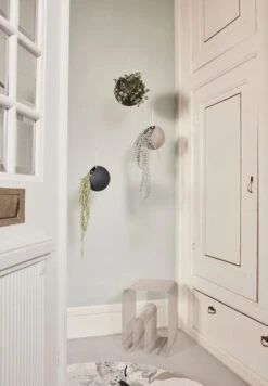 AYTM Globe Blumentopf Zum Aufhängen, Klein, Schwarz - Gold -Wohnaccessoires Angebote AYTM 04 401