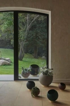 AYTM Globe Blumentopf, S, Schwarz 7 AYTM Globe Blumentopf, S, Schwarz -Wohnaccessoires Angebote AYTM 15 426