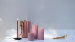 LED-Stumpenkerze, 7,8 X 10 cm, Rustikale Textur, Blassrosa -Wohnaccessoires Angebote Assorted dusty rose pillar candles with a dusty rose taper