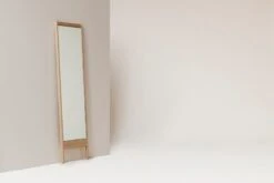 A Line Spiegel, Eiche Weiß -Wohnaccessoires Angebote FR A Line Mirror White Oak Perspective