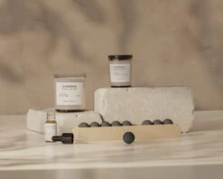 Frama Duftkerze Komorebi, 170 g 11 Frama Duftkerze Komorebi, 170 g -Wohnaccessoires Angebote Frama Komorebi Home Fragrance Context 1