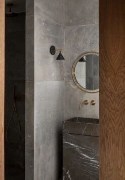 Menu Nimbus Spiegel, 60 Cm, Messing Poliert 10 Menu Nimbus Spiegel, 60 Cm, Messing Poliert -Wohnaccessoires Angebote MENU Nimbus Mirror Cast Sconce Wall Lamp