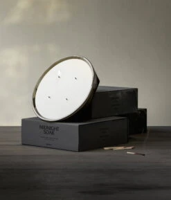 Menu Olfacte Duftkerze, 428 G, Midnight Soak 9 Menu Olfacte Duftkerze, 428 G, Midnight Soak -Wohnaccessoires Angebote MENU Olfacte Scented Candle Midnight Soak 3