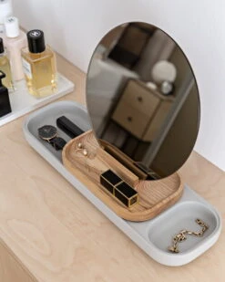 Fritz Hansen KN Slide Tischspiegel, Esche – Grauer Beton 12 Fritz Hansen KN Slide Tischspiegel, Esche – Grauer Beton -Wohnaccessoires Angebote Midsummer Bedroom 12