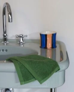 Hay Stripe Duftkerze, Minze -Wohnaccessoires Angebote Mono Wash Cloth matcha Stripe Scented Candle mint leaf