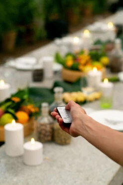 Outdoor LED-Stumpenkerze, 7,8 X 7,8 cm, Weiß -Wohnaccessoires Angebote Remote Outdoor Candles fruity dining table large