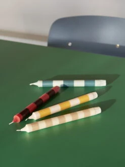 Hay Stripe Kerze, Rot - Bordeauxrot -Wohnaccessoires Angebote Stripe Candle