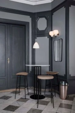 Gubi Spiegel F.A. 33, 54 X 80 Cm, Schwarzes Messing -Wohnaccessoires Angebote TSColumnBarTable BL9Pendant FA33WallMirror BeetleBarStoolFullyUpholstered