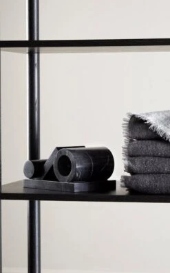 Woud Booknd Buchstütze, 2 Stück, Schwarzer Marmor -Wohnaccessoires Angebote WOUD AW22 BOOKND 1