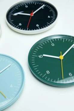Hay Wall Clock Wanduhr, Schwarz -Wohnaccessoires Angebote Wall Clock dark green black light blue Studio Visit