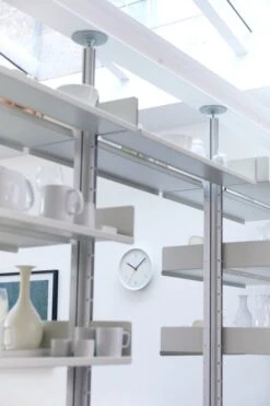 Hay Wall Clock Wanduhr, Weiß -Wohnaccessoires Angebote Wall Clock white Studio Visit 03