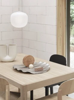 Muuto Wave Tablett, 50 cm, Stahl -Wohnaccessoires Angebote Workshop table 140 oak wave tray kink sand workshop chair oak oregon pine black rime grey 25 ply rug burnt orange muuto org