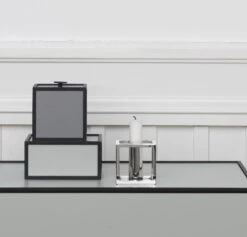 By Lassen Kerzenhalter Kubus 1, Vernickelt -Wohnaccessoires Angebote byLassen Kubus 1 Nickel closeup Frame Lifestyle High Res test