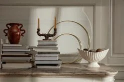 Ferm LIVING Fountain Tafelaufsatz, Cremeweiß -Wohnaccessoires Angebote fermLIVING AW21 VersoTableVaseTerracotta DitoCandleHolderDouble FountainCentrepiece image