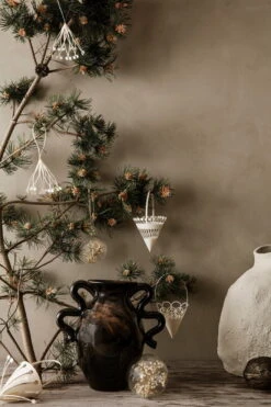 Ferm LIVING Weihnachtspapierquasten, 3 Stück -Wohnaccessoires Angebote fermLIVING ChristmasPaperCones VersoTableVase VS