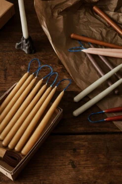 Ferm LIVING Dipped Kerze, 8 Stück, 1,2 cm, Salbeigrün -Wohnaccessoires Angebote fermLIVING Dipped Candles image VS