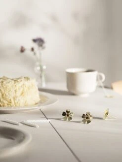 Design House Stockholm Me To You Kerzenhalter, Messing -Wohnaccessoires Angebote image3 2751 8800 2752 8800 MeToYouGold Lifestyle