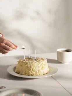 Design House Stockholm Me To You Kerzenhalter, Messing -Wohnaccessoires Angebote image5 2751 8800 2752 8800 MeToYouGold Lifestyle